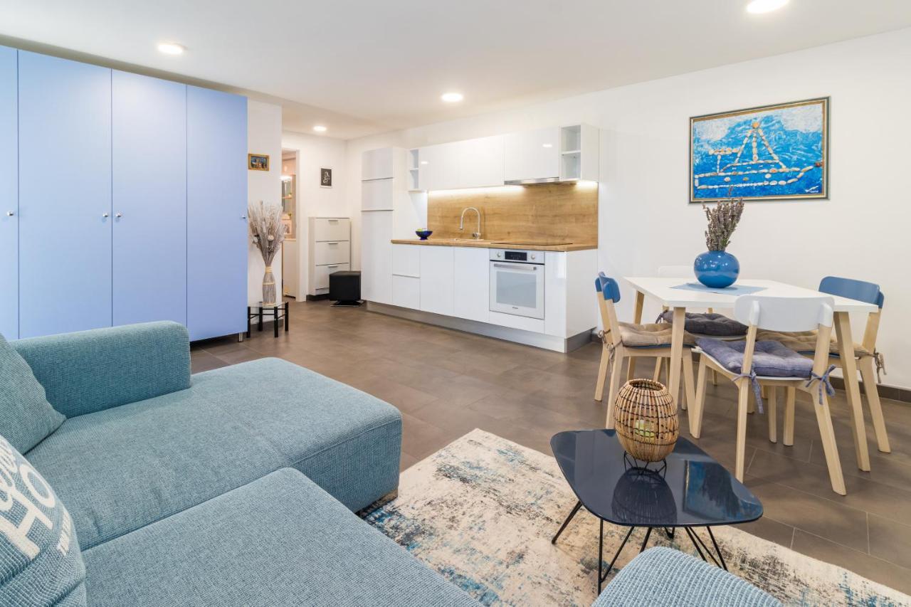 Tino Apartment With Free Parking Pula Exterior photo