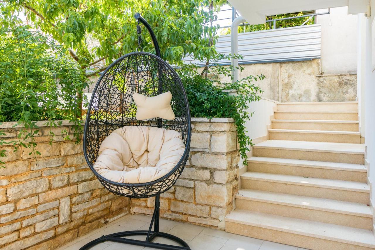 Tino Apartment With Free Parking Pula Exterior photo