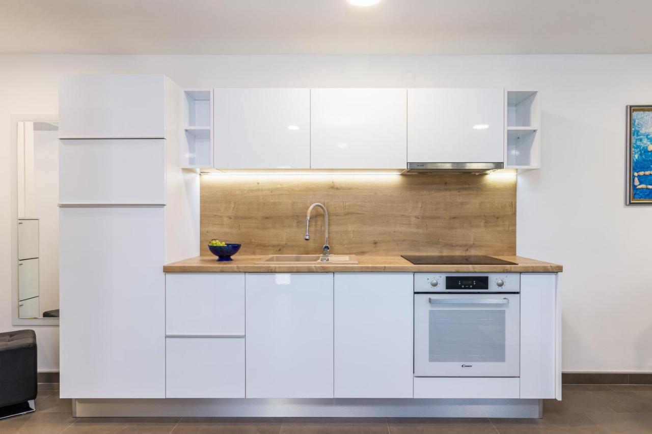 Tino Apartment With Free Parking Pula Exterior photo