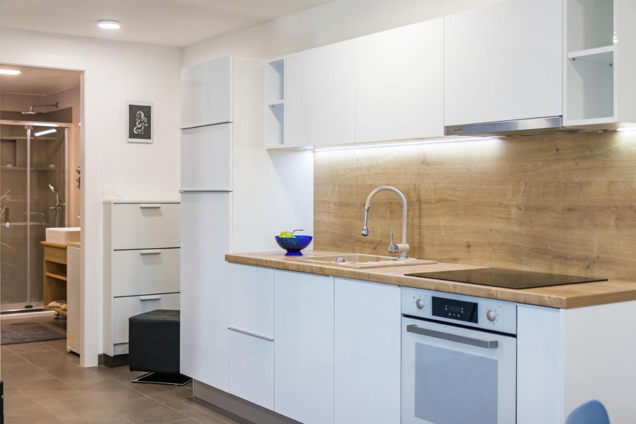 Tino Apartment With Free Parking Pula Exterior photo